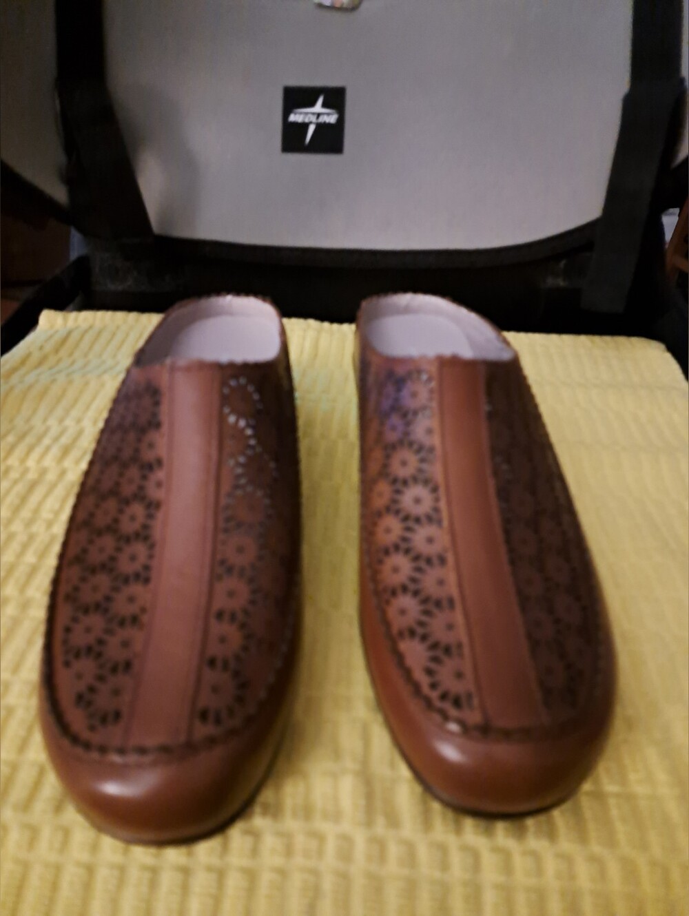 EASY SPIRIT sedusk LEATHER CLOGS brand new SIZE 7 medium brown LEATHER SHOES